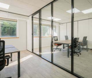 Bureau privé 24 m² 4 postes Coworking Rue Jeanne Braconnier Meudon 92360 - photo 3